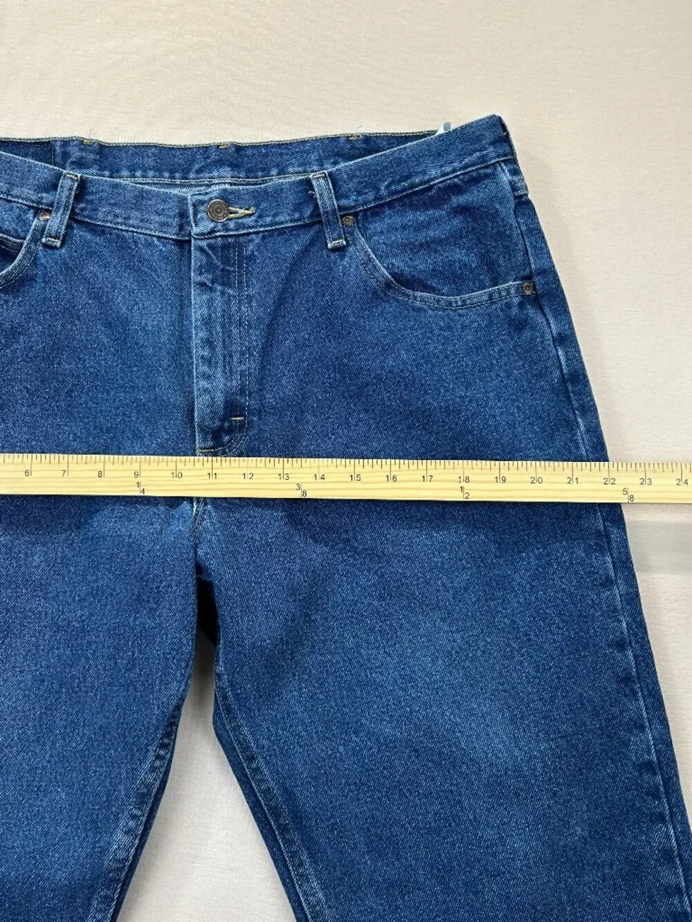 Wrangler Relaxed Jeans Mens Size 36x30 Blue Denim Mid Rise Straight Stretch
